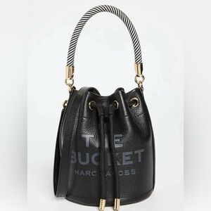 Marc Jacobs The Leather Bucket Bag Crossbody (Black)